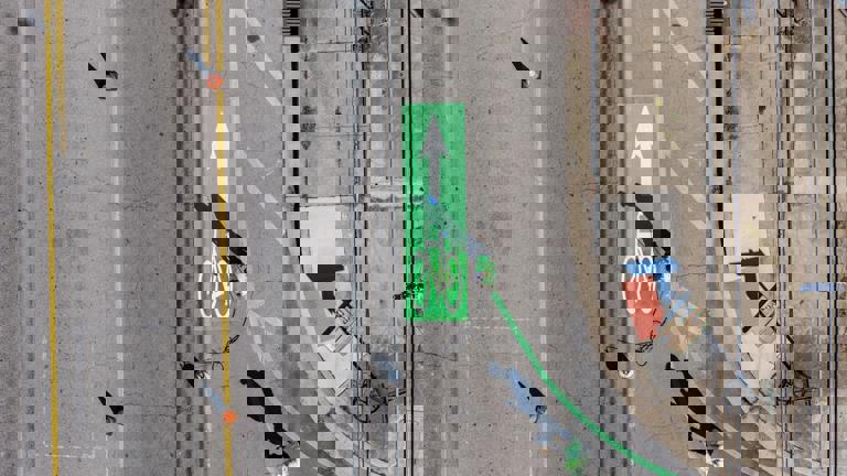 Construção de ciclovia provoca mudanças no trânsito e divide opiniões entre moradores