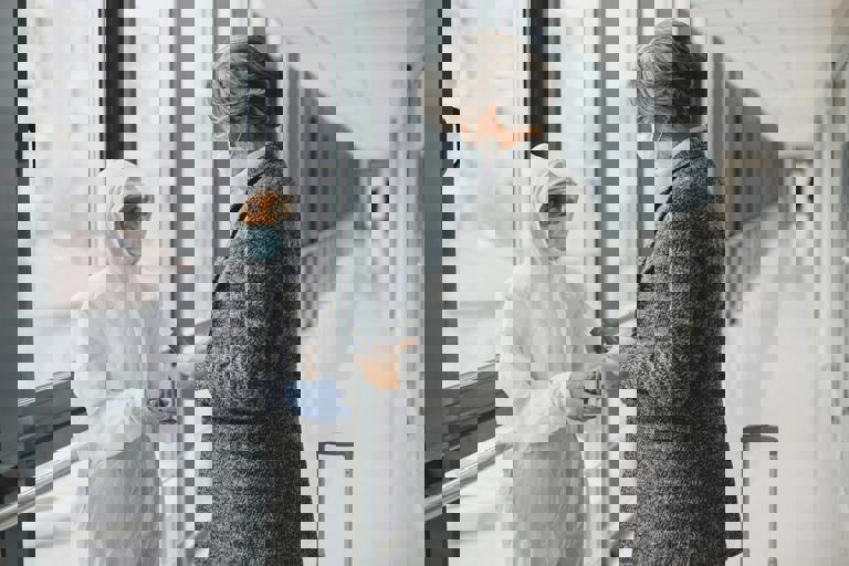 Mala recheada de euros surpreende fiscalização e leva à detenção de duas passageiras no aeroporto